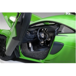 McLaren 570s Mantis Green With Black Wh 1:18 76042