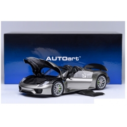 Porsche 918 Spyder Weissach Package 201 1:18 77922