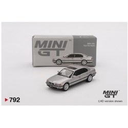 BMW 750 IL E38 2000 Aspen Silver Met 1:64 MGT00792